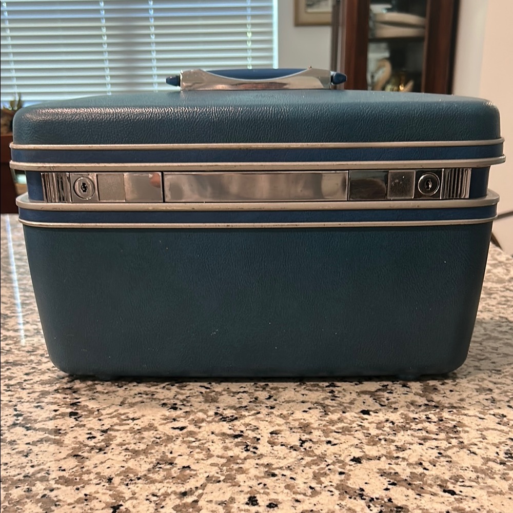 Samsonite Classic Blue Travel Case